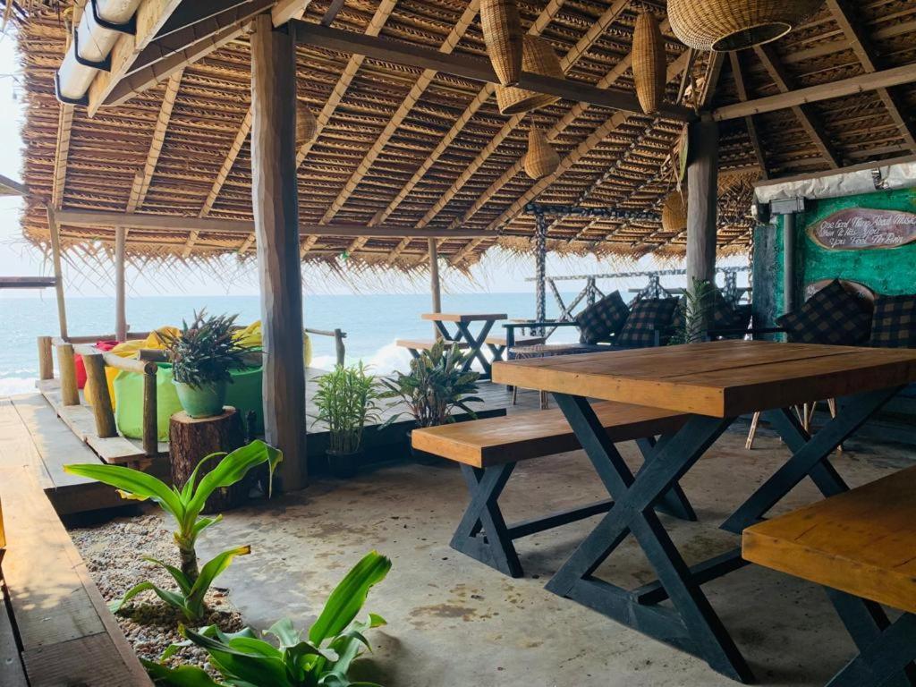 BACKPACK BEACH HOSTEL & REGGAE BAR | GALLE, SRI LANKA | SEASON DEALS FROM  $19